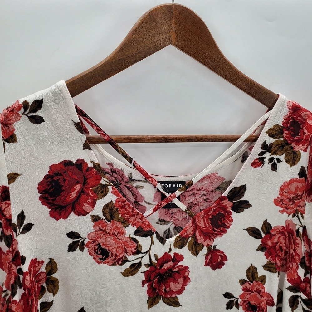 Torrid White Floral Crisscross Neck 3/4 Bell Sleeve Blouse Womens 1X Romantic - Picture 7 of 13